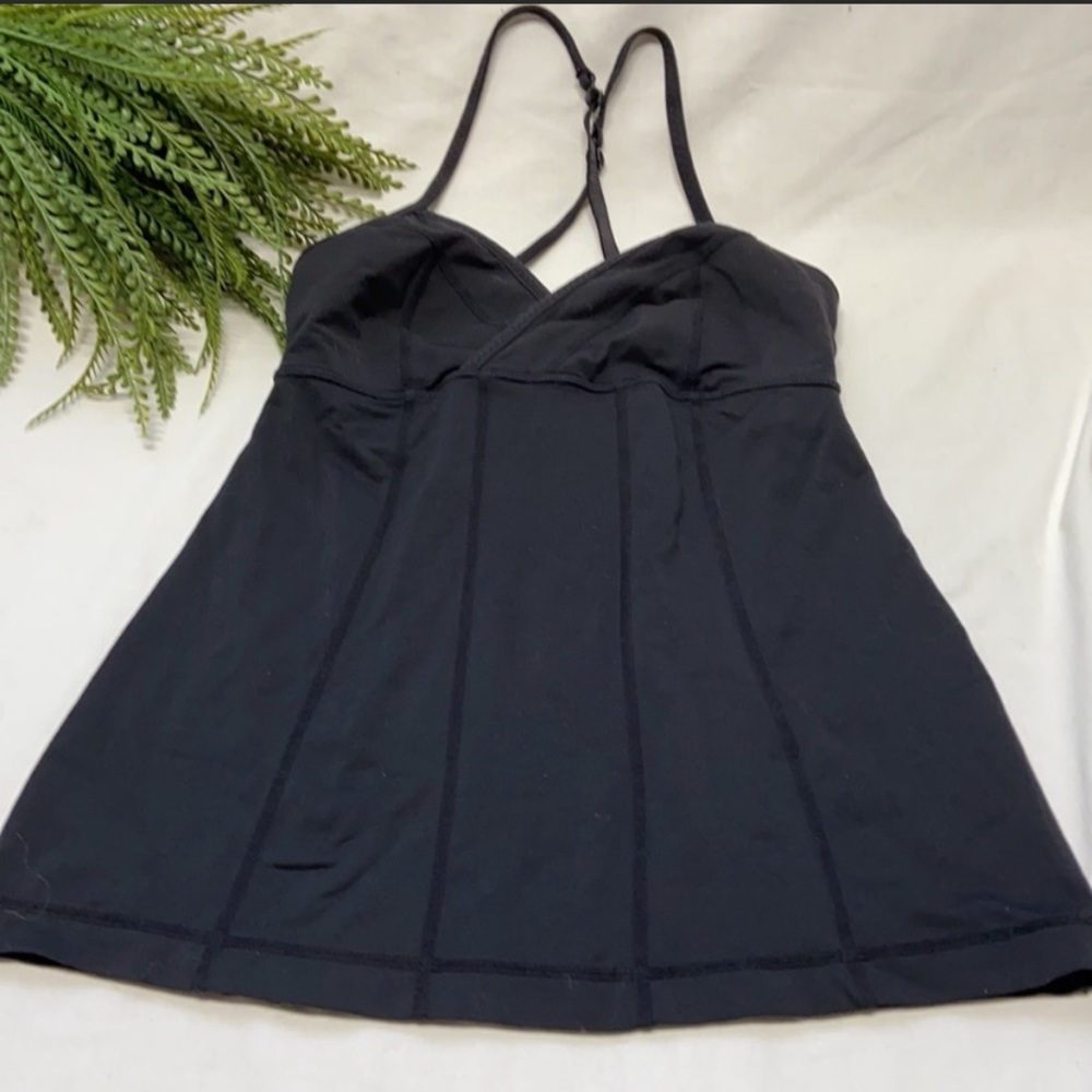 Lululemon tank top.